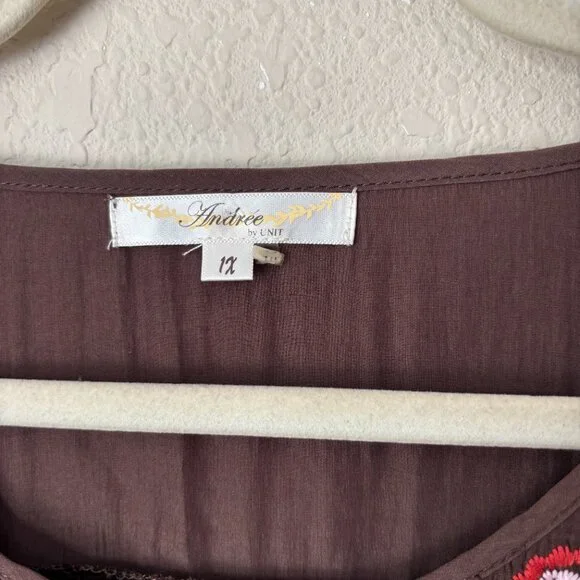 Andree by UNIT 1X Floral Embroidered Longline Sharkbite Hem Blouse Top - Picture 3 of 12